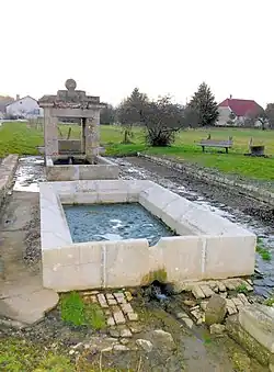 Lavoir-fontaine (XVIIIe s), Rue du Château