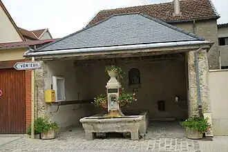 Le lavoir à Arty.