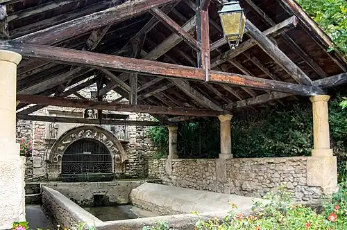 Fontaine-lavoir.