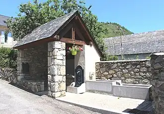 Le lavoir de l'église.