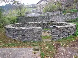 Lavoir du village de Pouzols.