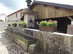 Le lavoir près de la mairie.