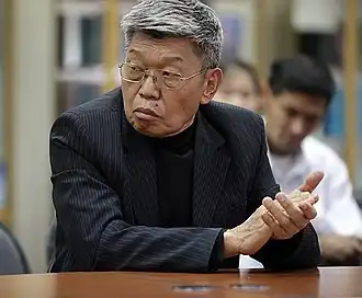 Lavrenti Son, dramaturge, l'un des rares à avoir écrit en Koryo-mar (en)