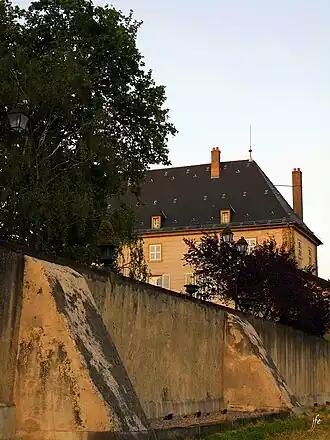 Une aile de l'ancienne chartreuse.