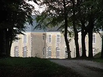 Le château de Fresnay.