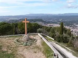 Le calvaire en regardantdu haut du donjon vers le N.