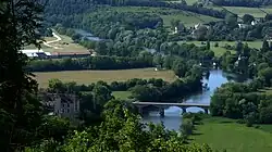Le château de Thoraise depuis le belvédère de la chapelle Notre-Dame du Mont (commune de Thoraise).