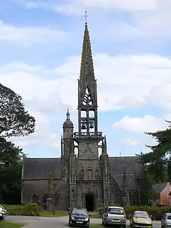 La façade occidentale de l'église.