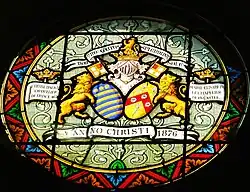 Blason d’Étienne d’Aligre et de sa femme Elizabeth Chapellier sur un vitrail de l’église Saint-Pierre.