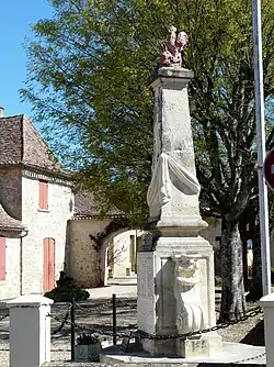 Le monument aux morts.