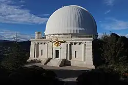 Le Grand Équatorial, visible depuis Nice et situé au sommet du Mont Gros, est plus communément appelé " La Grande Coupole ".