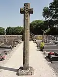 Croix de cimetière au 7 cercles.