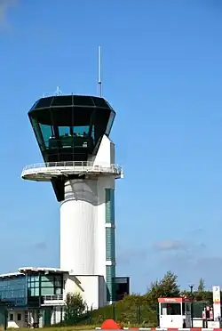 La tour de contrôle de l'aéroport (sur le territoire du Havre).