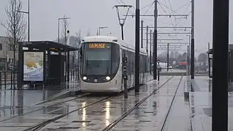 Tramway au terminus du Grand-Hameau.
