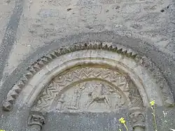 Portail roman inscrit M.H.