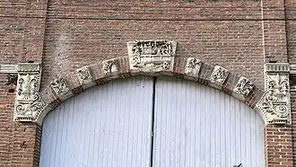 Seconde porte de grange ornée...