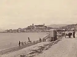 Le Suquet et le bord de mer qui n'est pas encore la Croisette en 1855.