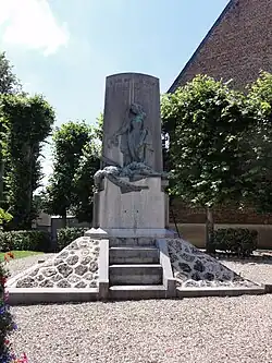 Le monument aux morts.