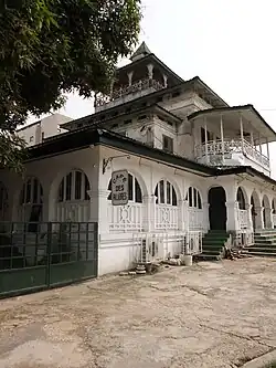 Palais des Rois Bell.