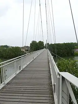 La passerelle, côté Le Passage.