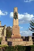 Le monument aux morts près de l'église (oct.&nbsp;2011).