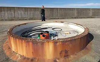 La base d'une ancienne éolienne.
