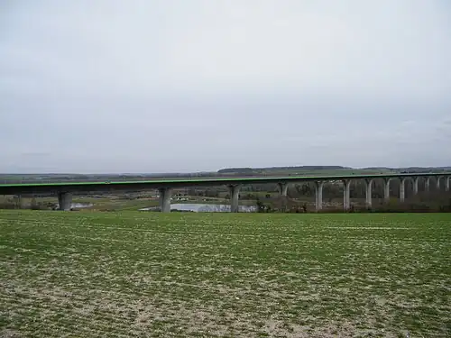 Vallée du Scardon sous l'A16.