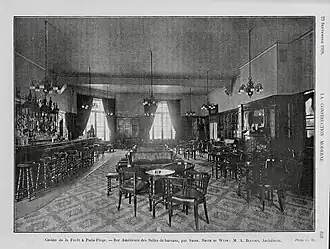 Le bar américain et la salle de baccara.