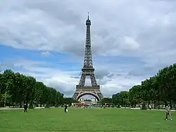 La Tour Eiffel au Champ de Mars.