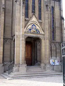 Porche de l'église Sainte-Pauline.