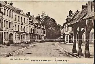 Le Vieux Logis de 1492, en face de la pharmacie.