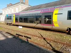 X 73500 sur le TER Tours - La Roche-sur-Yon.