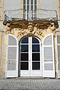Porte-fenêtre sur la façade Nord.