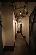 Le couloir.