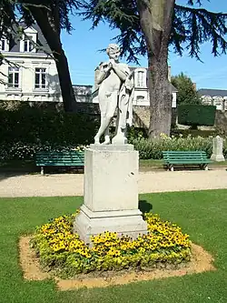 Le Faune flûteur, copie du Louvre ou de Versailles.