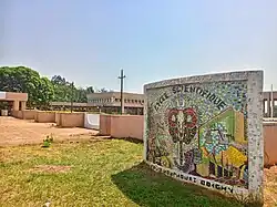 Entrée du lycée scientifique en janvier 2024