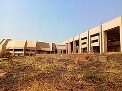 Bâtiment du lycée scientifique en janvier
