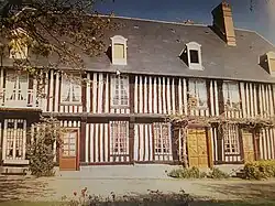 Le manoir de Réville (façade avant).