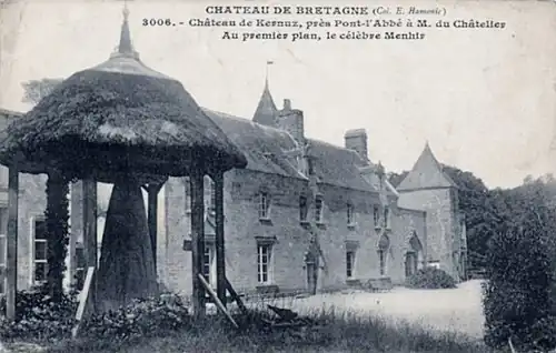 Le menhir-autel de Kerdavel [Kervadol] installé par Paul du Châtellier devant le château de Kernuz (désormais nommé stèle de Kervadol).