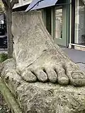 Le Pied, sculpture de Daniel Dewar et Grégory Gicquel.