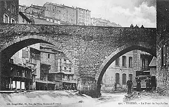 Le pont de Seychalles – vue aval – fin XIXe siècle (le parapet est maçonné)