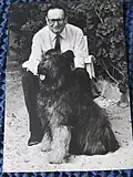 Le professeur monsieur André Lemariey, avec son chien à Cavalière le 21 septembre 1975.