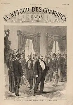 Gravure de presse montrant un homme barbu en habit avançant au milieu d'une haie d'honneur de soldats tenant leur sabre à la main.