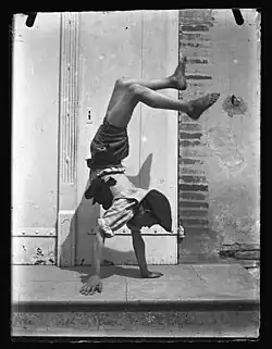 Le saut. Instantané.