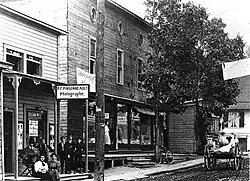 Le studio de la rue Royale en 1908, après le feu.