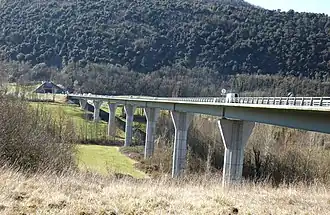 L'Alses a donné son nom au viaduc qui l'enjambe, supportant la RN 20 et conduisant à l'entrée nord du tunnel de Foix.