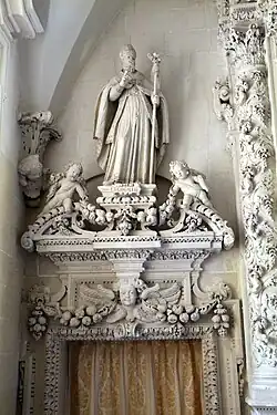 Stucs de la chapelle.