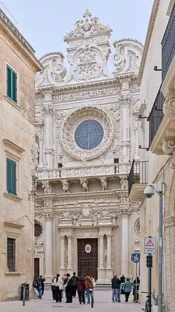 Vue depuis la place Gabriele Riccardi .