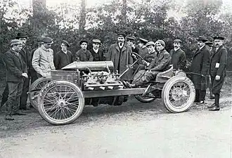 Algernon Lee Guinness sur la Darracq 200HP en 1906 (victoires à Dourdan, Gaillon, et Origny Sainte-Benoite).