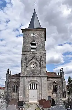 La façade de l'église.